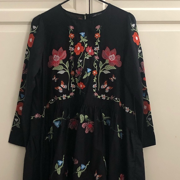 Zara Dresses & Skirts - Zara Dress, Black cotton with embroidered flowers